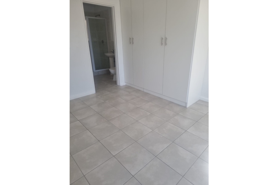 1 Bedroom Property for Sale in Goodwood Central Western Cape